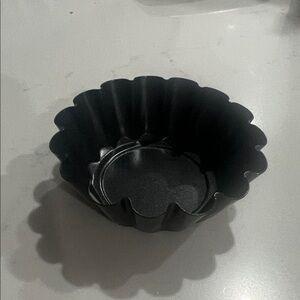 Non-Stick Black Fluted Cake Pan